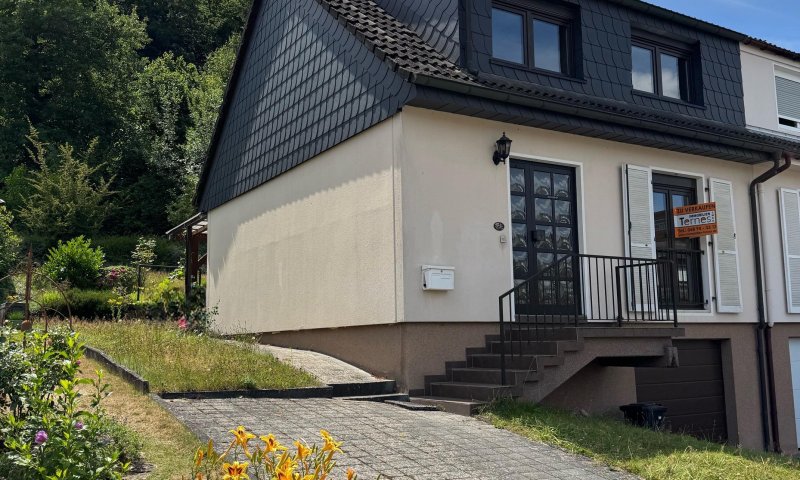1 FH-Doppelhaushälfte mit Garten + Garage im idyllischen Blieskastel!