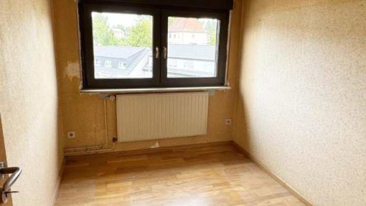 1 FH-Doppelhaushälfte mit Garten + Garage im idyllischen Blieskastel!