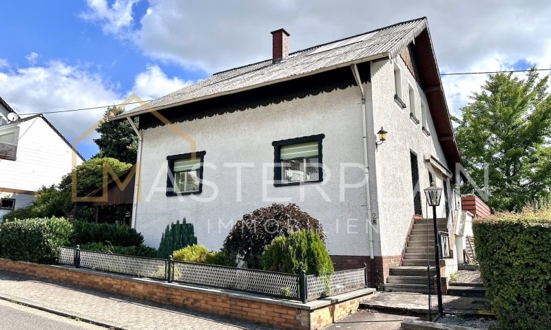 Freistehendes Einfamilienhaus mit Garten in Aschbach