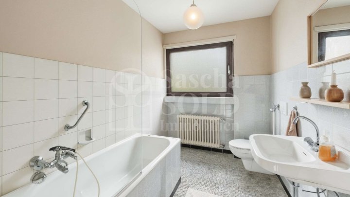 Helle 4 ZKB Wohnung mit Balkon, Garage & großem Kellerraum - gut geschnitten in St. Ingbert-Hassel