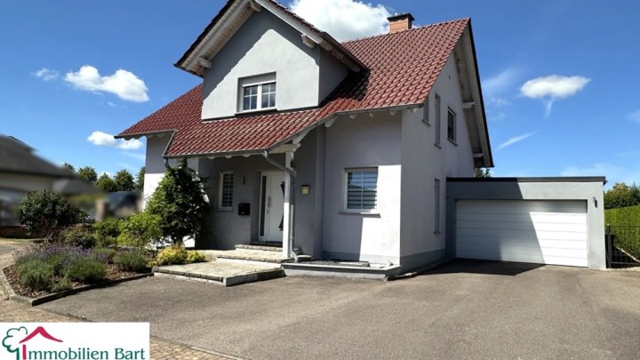 ORSCHOLZ: ATTRAKTIVES EINFAMILIENHAUS IN RUHIGER ORTSRANDLAGE!