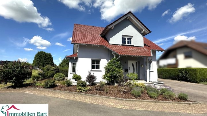 ORSCHOLZ: ATTRAKTIVES EINFAMILIENHAUS IN RUHIGER ORTSRANDLAGE!