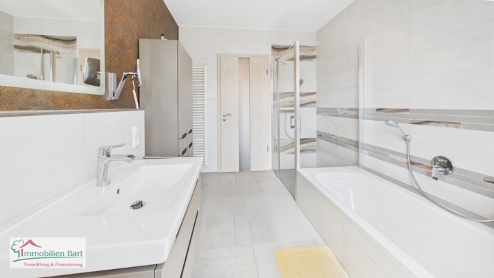120 M² PENTHOUSE, 2 BÄDER UND GARAGE IN SAARBURG
