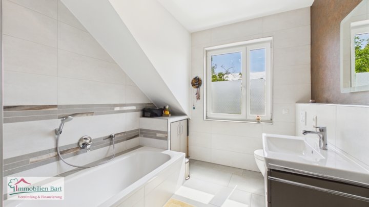 120 M² PENTHOUSE, 2 BÄDER UND GARAGE IN SAARBURG