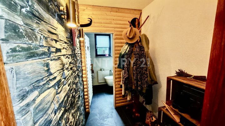 KERNSANIERT VON ARCHITEKTIN: Wunderschönes 240m² Haus mit tollem Garten 4 Garagenplätzen+2 Stellpl.