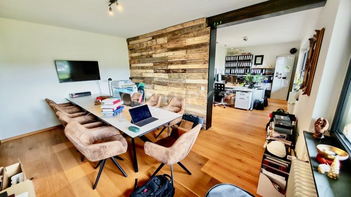 KERNSANIERT VON ARCHITEKTIN: Wunderschönes 240m² Haus mit tollem Garten 4 Garagenplätzen+2 Stellpl.