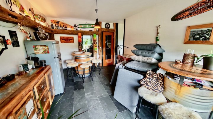 KERNSANIERT VON ARCHITEKTIN: Wunderschönes 240m² Haus mit tollem Garten 4 Garagenplätzen+2 Stellpl.