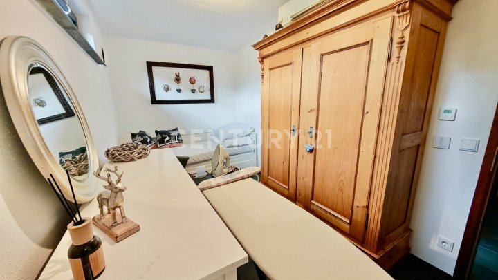 KERNSANIERT VON ARCHITEKTIN: Wunderschönes 240m² Haus mit tollem Garten 4 Garagenplätzen+2 Stellpl.