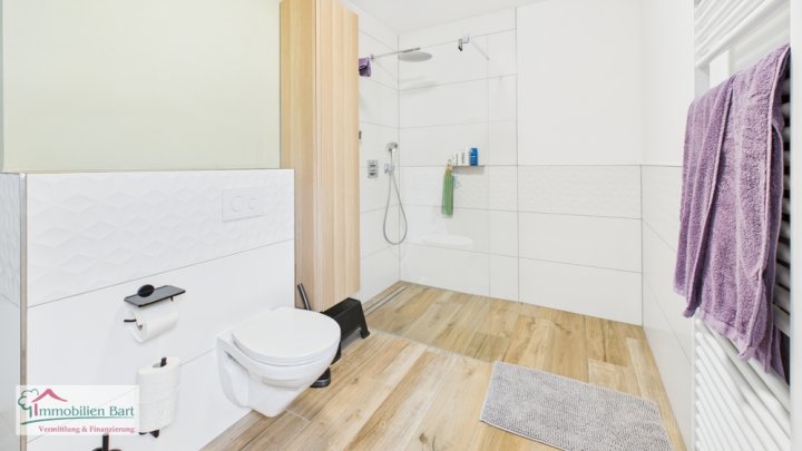 ATTRAKTIVE NEUBAUWOHNUNG MIT GARTEN UND GARAGE IN TOP LAGE!