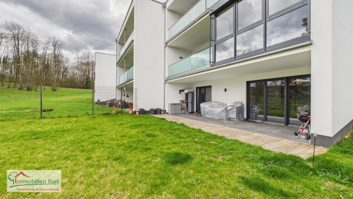 ATTRAKTIVE NEUBAUWOHNUNG MIT GARTEN UND GARAGE IN TOP LAGE!