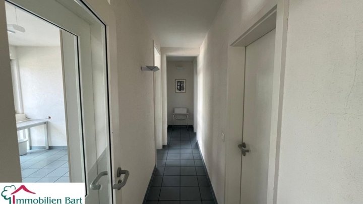 WADERN: MODERNES BÜROGEBÄUDE IN TOP LAGE!