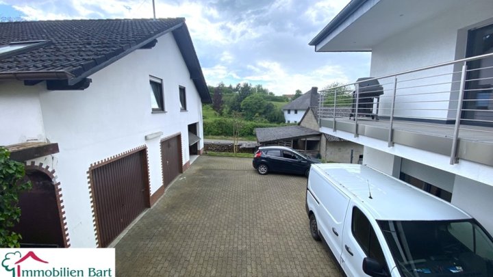 GRENZE L-WORMELDANGE: 3 WOHNUNGEN MIT GARAGEN UND GARTEN