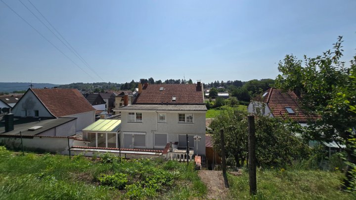 Großzügiges Ein- Zweifamilienhaus in Hüttersdorf