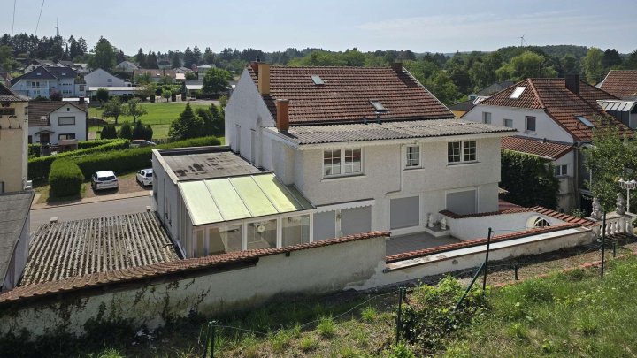 Großzügiges Ein- Zweifamilienhaus in Hüttersdorf