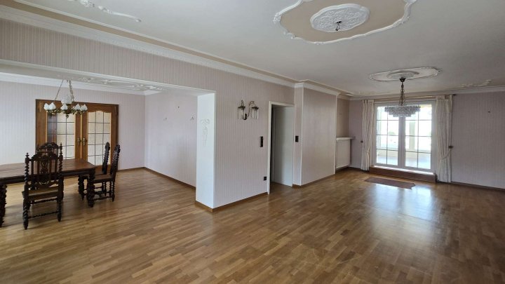 Großzügiges Ein- Zweifamilienhaus in Hüttersdorf