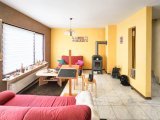 großzügiges Wohn- und Esszimmer mit Zugang zum Garten