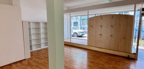 Hauptraum mit Schaufenster