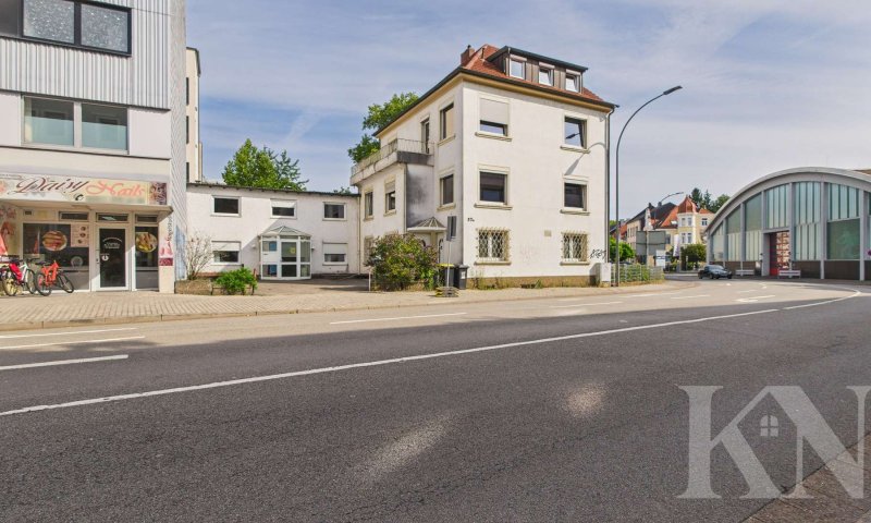 Zentrale Stadtlage: Vielseitiges Mehrfamilienhaus mit Arztpraxis!