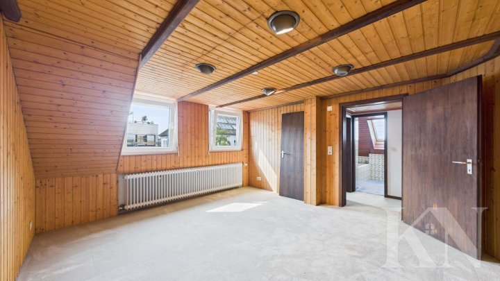 Zentrale Stadtlage: Vielseitiges Mehrfamilienhaus mit Arztpraxis!