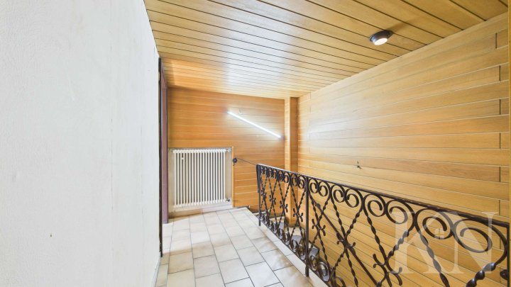 Zentrale Stadtlage: Vielseitiges Mehrfamilienhaus mit Arztpraxis!