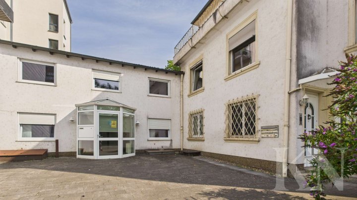 Zentrale Stadtlage: Vielseitiges Mehrfamilienhaus mit Arztpraxis!