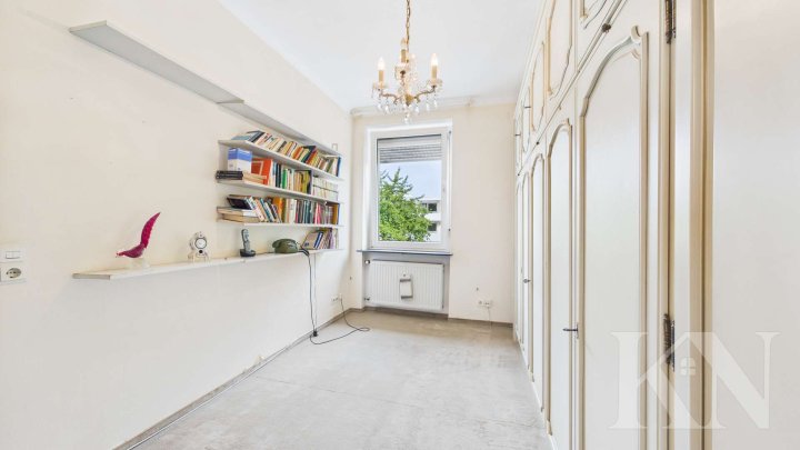 Zentrale Stadtlage: Vielseitiges Mehrfamilienhaus mit Arztpraxis!
