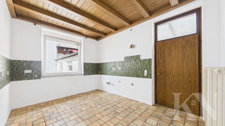 Zentrale Stadtlage: Vielseitiges Mehrfamilienhaus mit Arztpraxis!