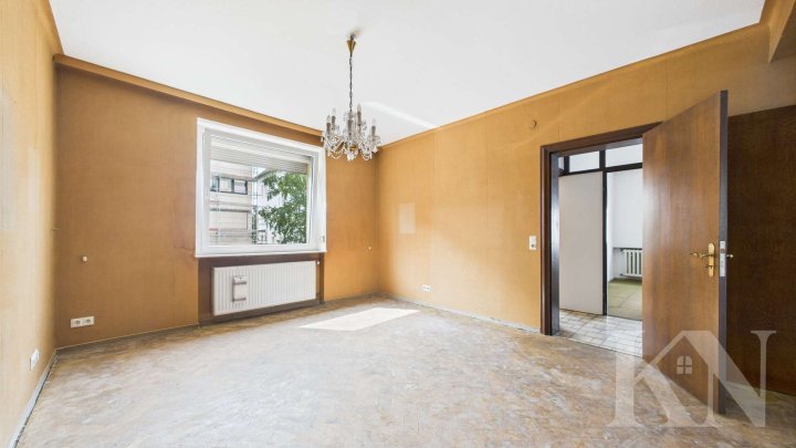 Zentrale Stadtlage: Vielseitiges Mehrfamilienhaus mit Arztpraxis!