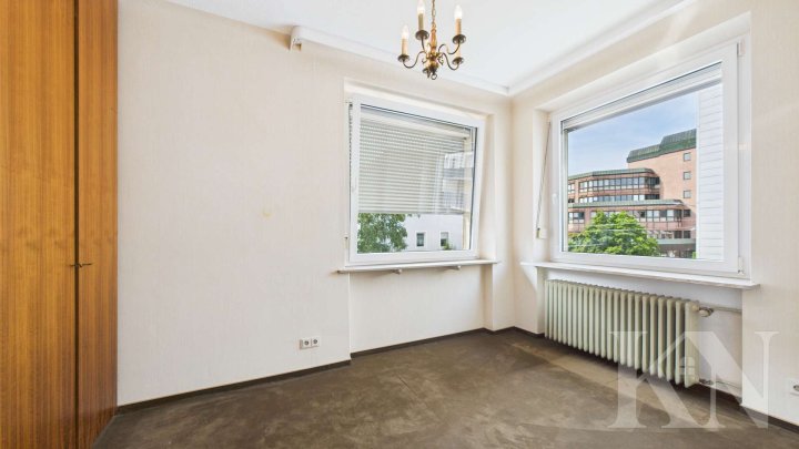 Zentrale Stadtlage: Vielseitiges Mehrfamilienhaus mit Arztpraxis!