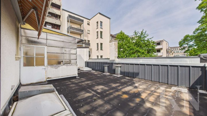 Zentrale Stadtlage: Vielseitiges Mehrfamilienhaus mit Arztpraxis!