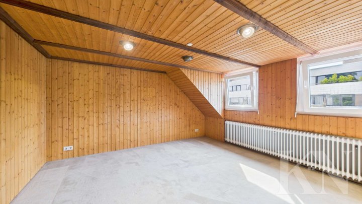 Zentrale Stadtlage: Vielseitiges Mehrfamilienhaus mit Arztpraxis!