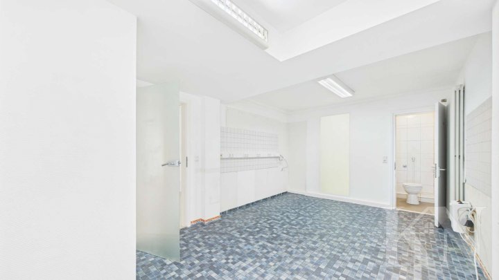 Zentrale Stadtlage: Vielseitiges Mehrfamilienhaus mit Arztpraxis!