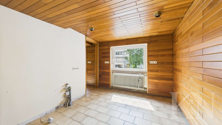 Zentrale Stadtlage: Vielseitiges Mehrfamilienhaus mit Arztpraxis!
