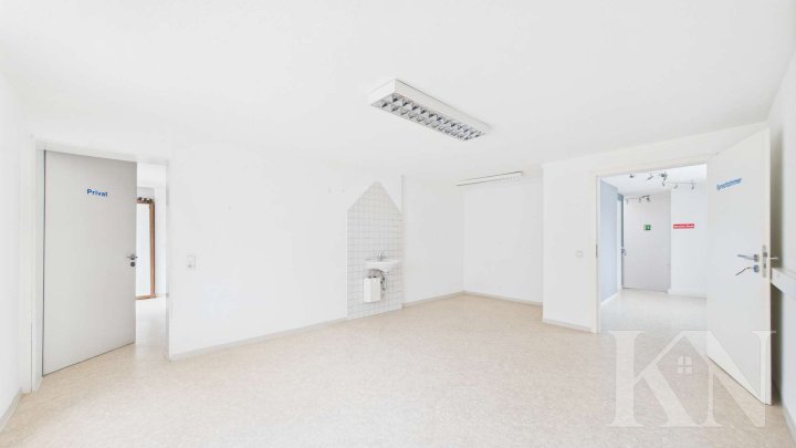 Zentrale Stadtlage: Vielseitiges Mehrfamilienhaus mit Arztpraxis!