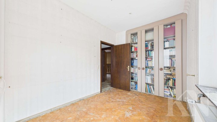 Zentrale Stadtlage: Vielseitiges Mehrfamilienhaus mit Arztpraxis!