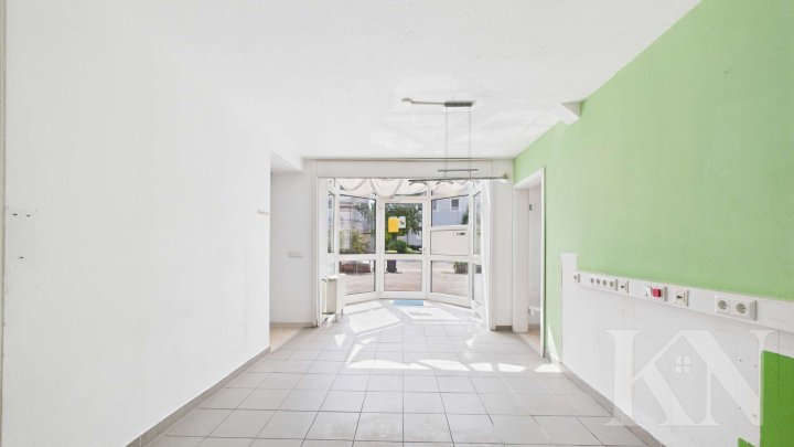 Zentrale Stadtlage: Vielseitiges Mehrfamilienhaus mit Arztpraxis!
