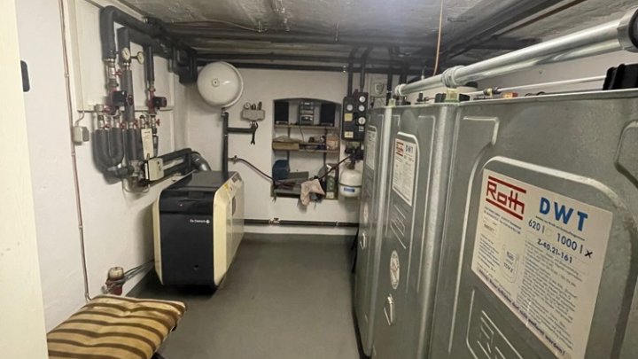 Zweifamilienhaus mit Gewerbeanteil: Halle, Werkstatt, Garagen, über 800m² Gesamtfläche