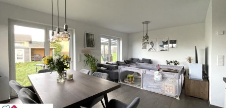 offener Wohn-/Essbereich EG