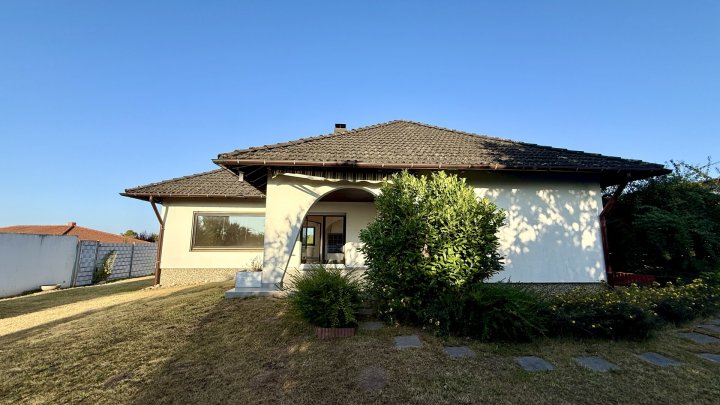 Freistehender Bungalow mit großzügigem Garten in ruhiger Wohngegend von Überherrn zu verkaufen