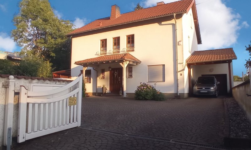 Freistehendes großzügiges Anwesen in Riegelsberg