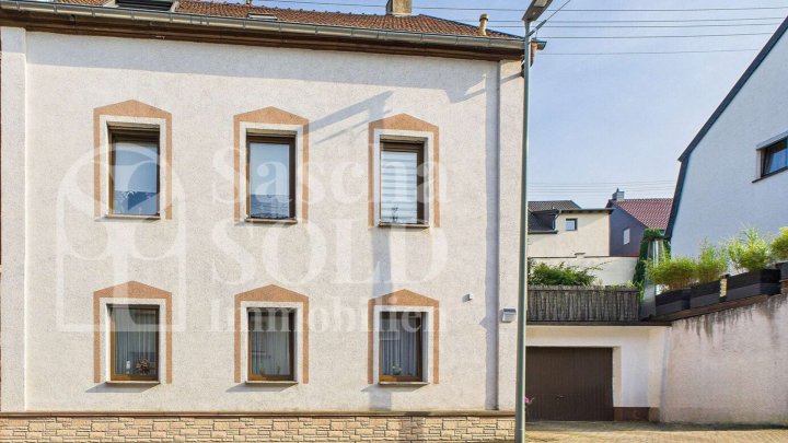 Modernisiertes, familienfreundliches Reihenendhaus mit 7Zimmer in Bildstock mit Garten & Garage