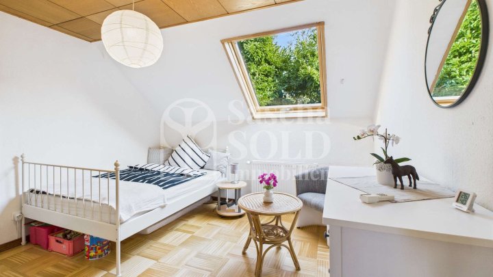 Modernisiertes, familienfreundliches Reihenendhaus mit 7Zimmer in Bildstock mit Garten & Garage