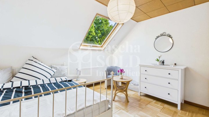 Modernisiertes, familienfreundliches Reihenendhaus mit 7Zimmer in Bildstock mit Garten & Garage