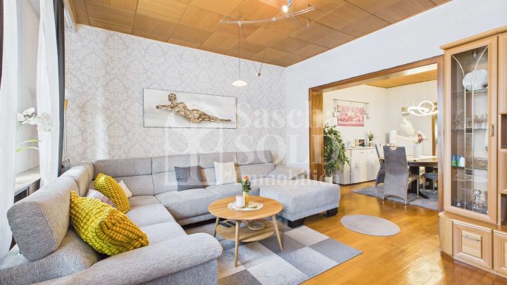 Modernisiertes, familienfreundliches Reihenendhaus mit 7Zimmer in Bildstock mit Garten & Garage