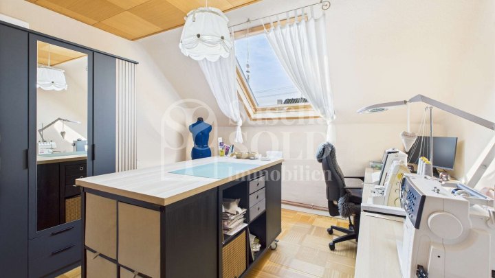 Modernisiertes, familienfreundliches Reihenendhaus mit 7Zimmer in Bildstock mit Garten & Garage
