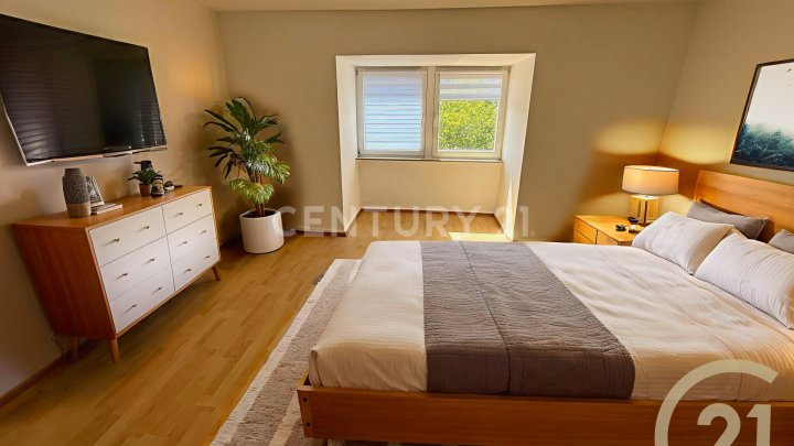 St. Johann - Altbau-Charme + Dachgeschoß = Herzklopfen garantiert!  – Dachgeschossjuwel zu vermieten