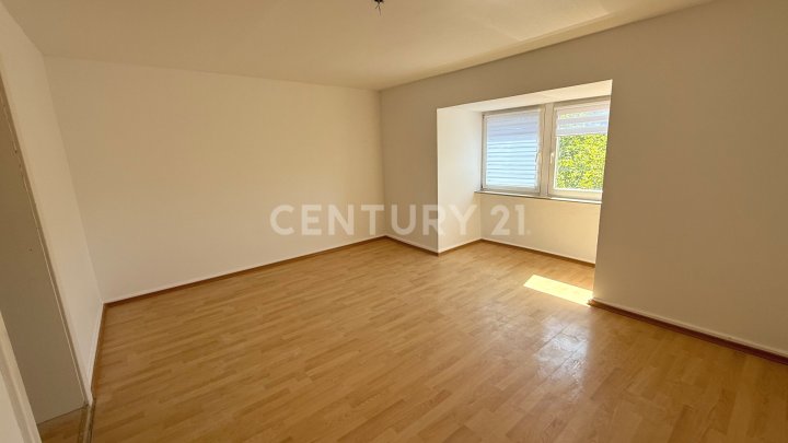 St. Johann - Altbau-Charme + Dachgeschoß = Herzklopfen garantiert!  – Dachgeschossjuwel zu vermieten