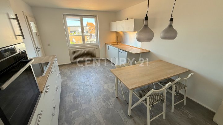 St. Johann - Altbau-Charme + Dachgeschoß = Herzklopfen garantiert!  – Dachgeschossjuwel zu vermieten