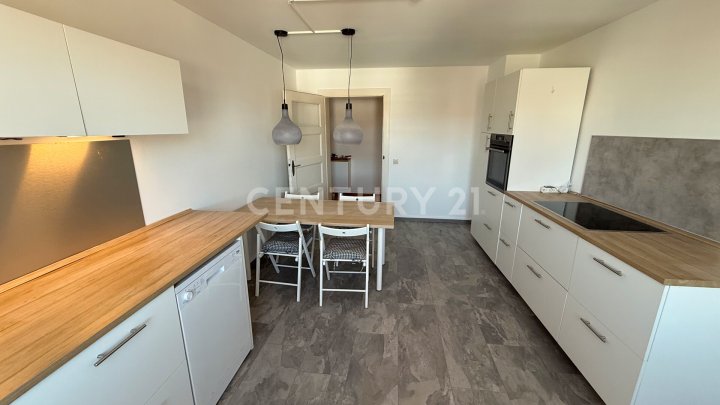 St. Johann - Altbau-Charme + Dachgeschoß = Herzklopfen garantiert!  – Dachgeschossjuwel zu vermieten