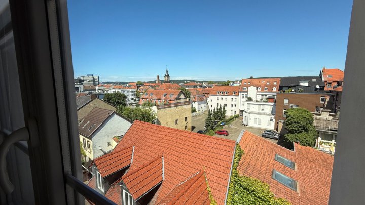 St. Johann - Altbau-Charme + Dachgeschoß = Herzklopfen garantiert!  – Dachgeschossjuwel zu vermieten